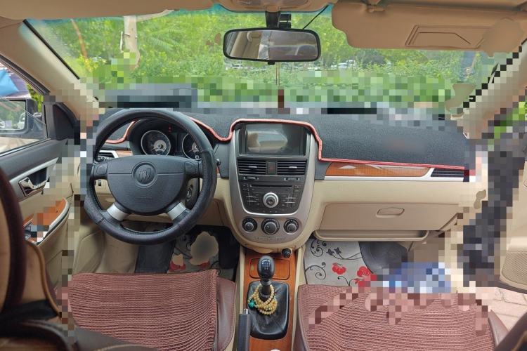 Used Buick Excelle 2011 1.6 LE-MT Center Console