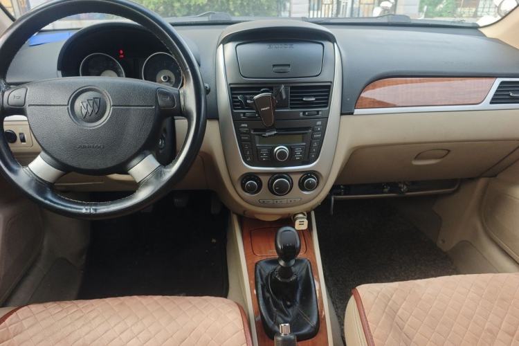 Used Buick Excelle 2011 1.6 LE-MT Center Console