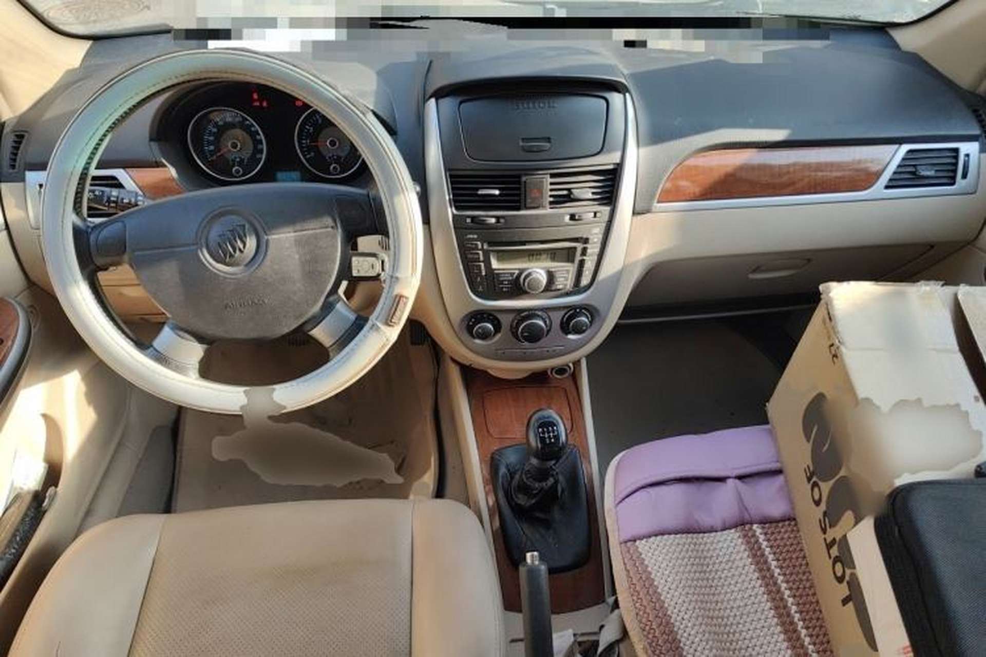 Used Buick Excelle 2011 1.6 LE-MT Center Console