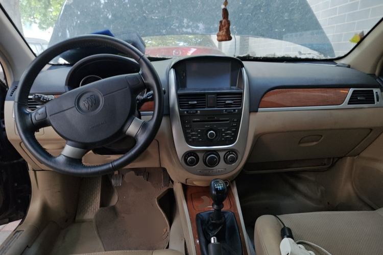 Used Buick Excelle 2011 1.6 LE-MT Center Console