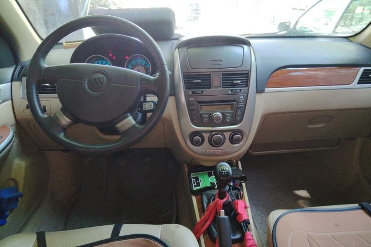 Used Buick Excelle 2011 1.6 LE-MT Center Console