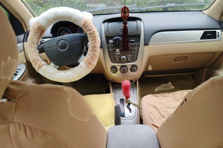 Used Buick Excelle 2011 1.6LX-AT Center Console