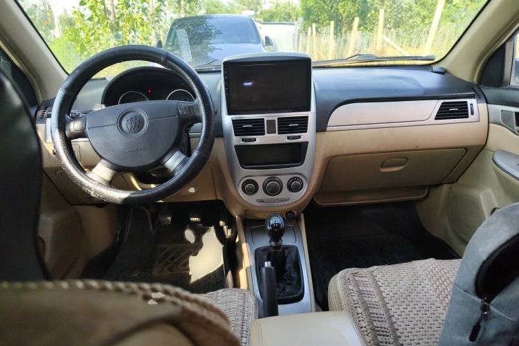 Used Buick Excelle 2011 1.6 LE-AT Center Console