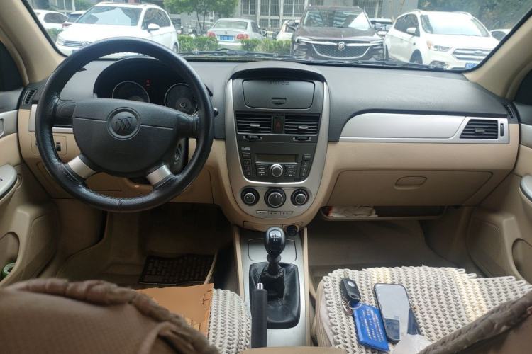 Used Buick Excelle 2011 1.6 LE-MT Center Console