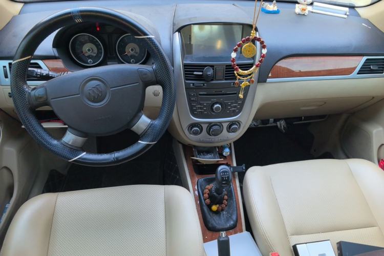 Used Buick Excelle 2011 1.6 LE-MT Center Console