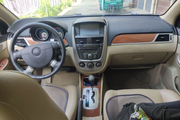 Used Buick Excelle 2011 1.6 LE-AT Center Console