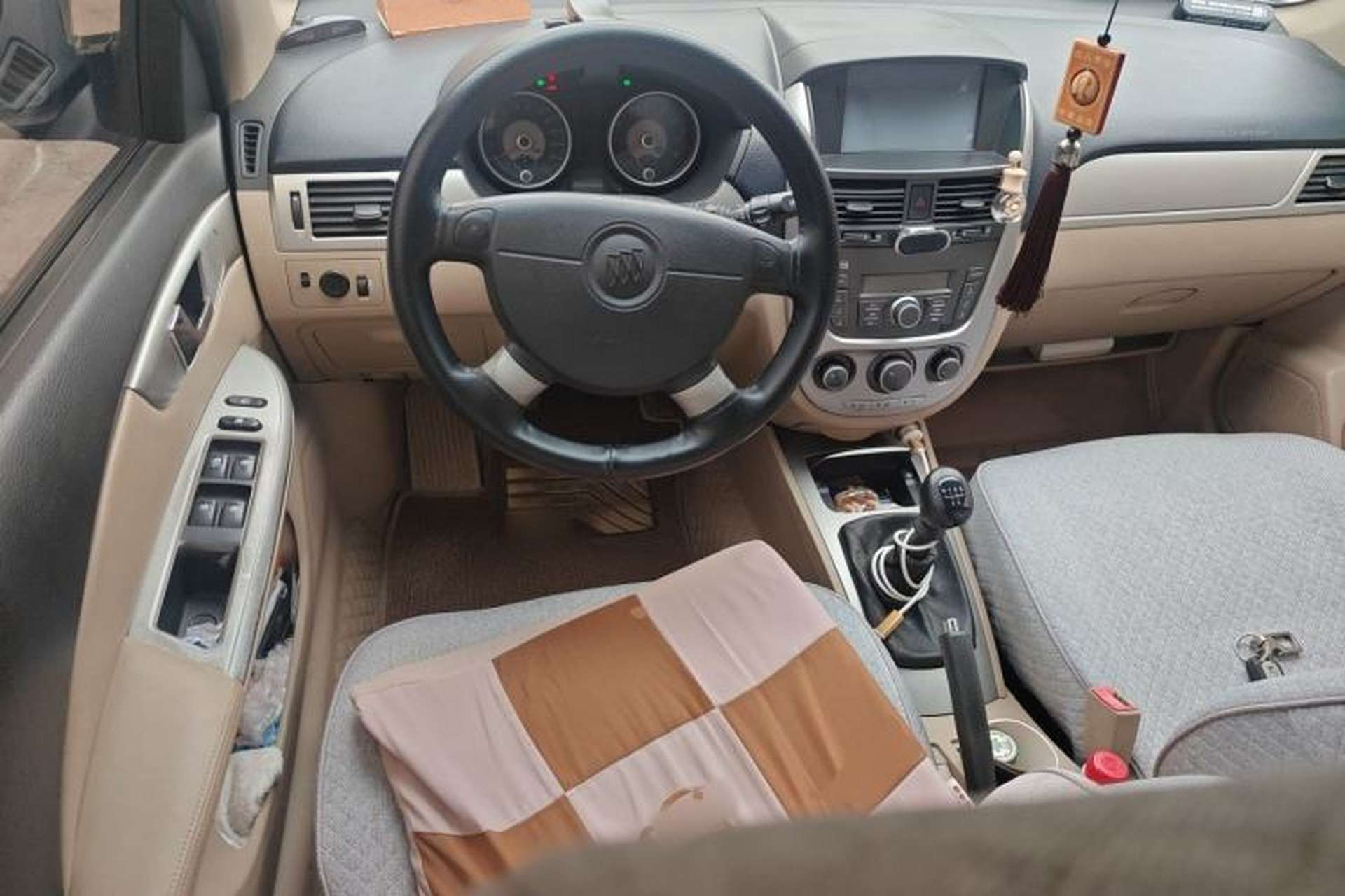 Used Buick Excelle 2011 1.6 LX-MT Center Console