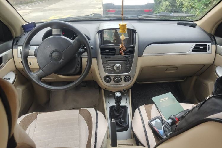 Used Buick Excelle 2011 1.6 LE-MT Center Console