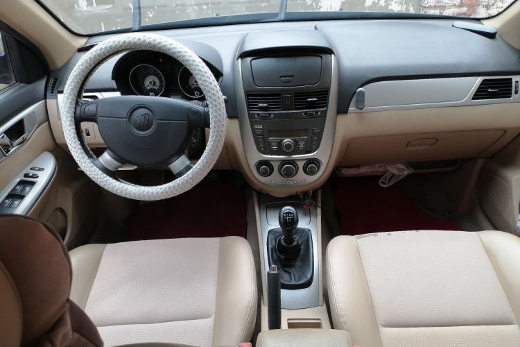 Used Buick Excelle 2011 1.6 LX-MT Center Console