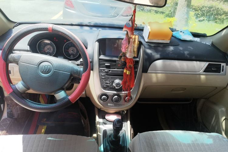 Used Buick Excelle 2011 1.6 LX-MT Center Console