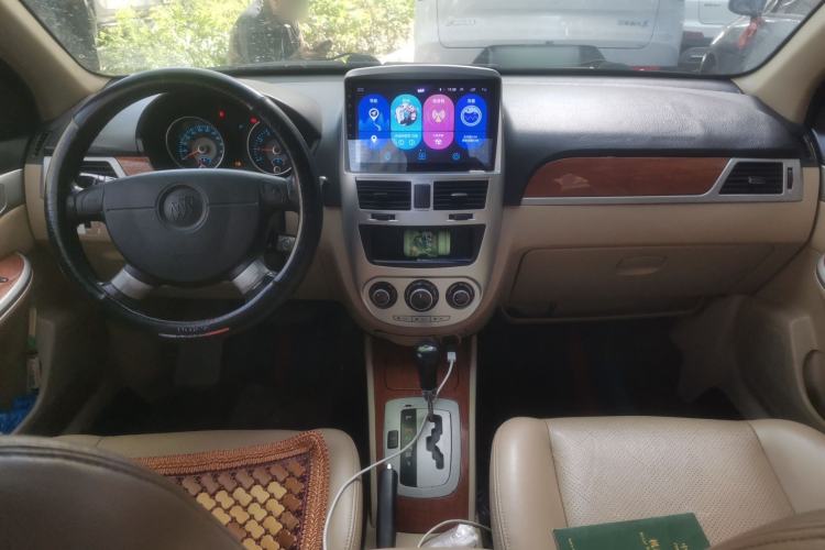 Used Buick Excelle 2011 1.6 LE-AT Center Console