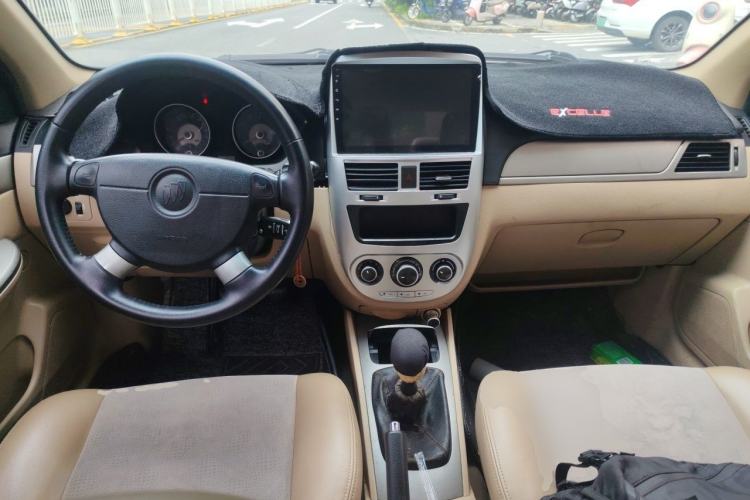 Used Buick Excelle 2011 1.6 LX-MT Center Console