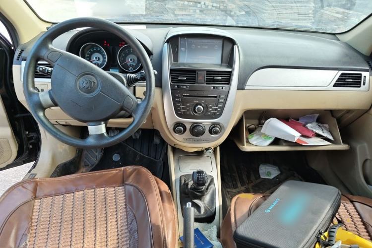 Used Buick Excelle 2011 1.6 LX-MT Center Console