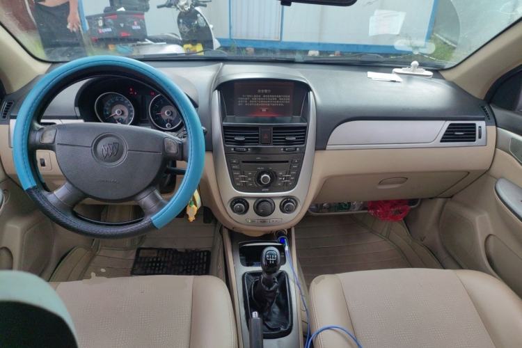 Used Buick Excelle 2011 1.6 LX-MT Center Console