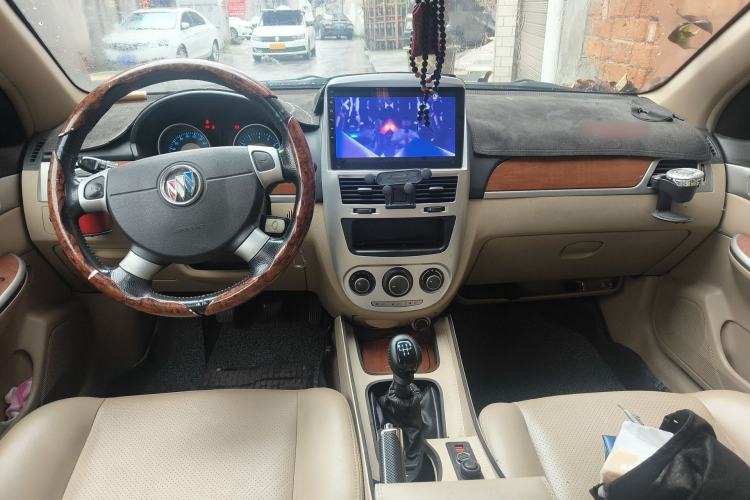 Used Buick Excelle 2011 1.6 LE-MT Center Console