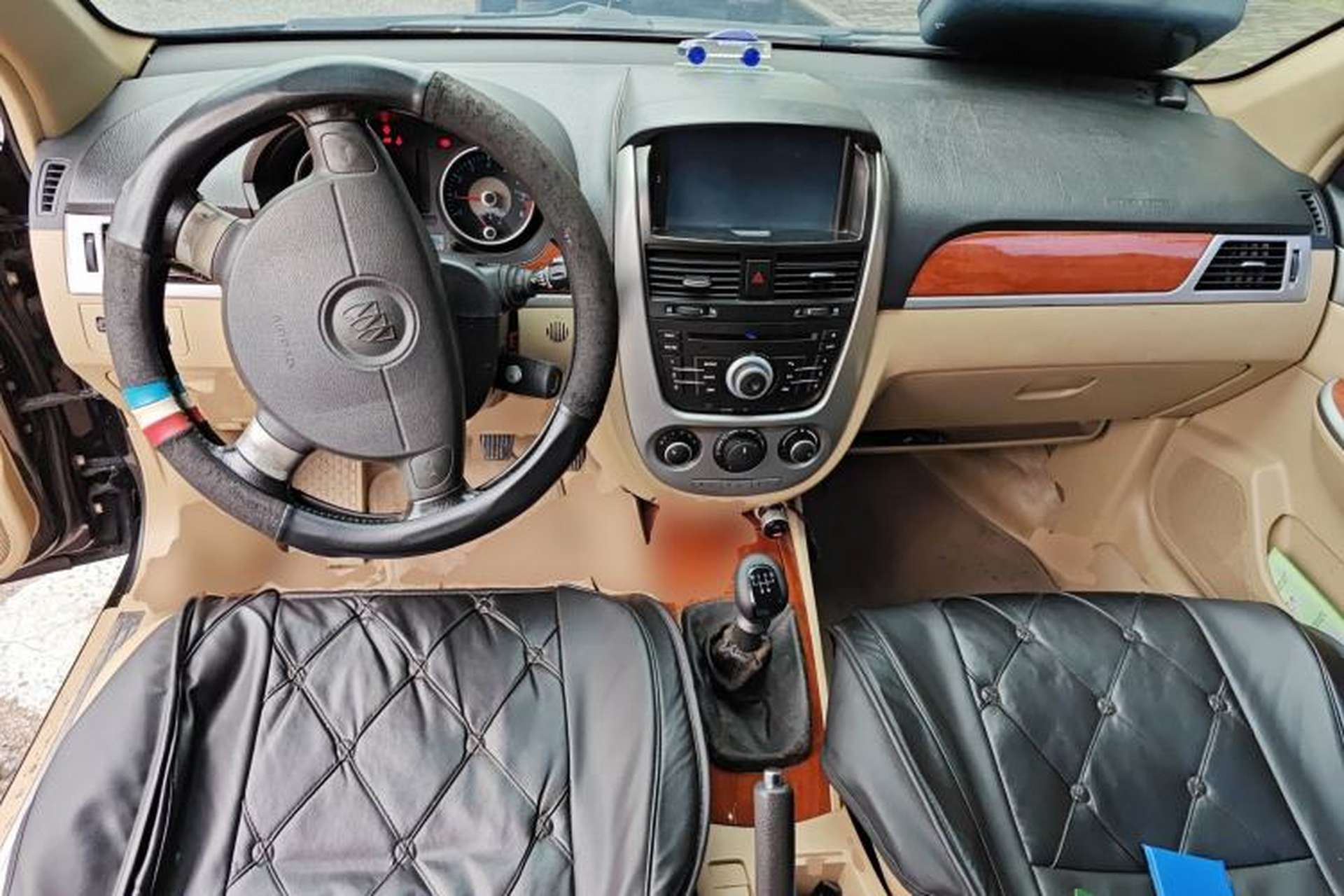 Used Buick Excelle 2011 1.6 LE-MT Center Console