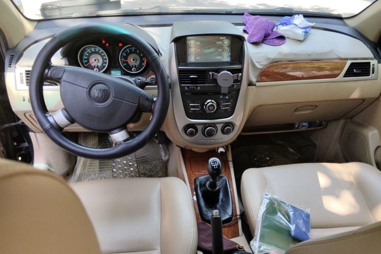 Used Buick Excelle 2011 1.6 LE-MT Center Console