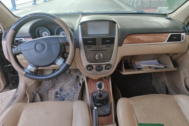 Used Buick Excelle 2011 1.6 LE-MT Center Console