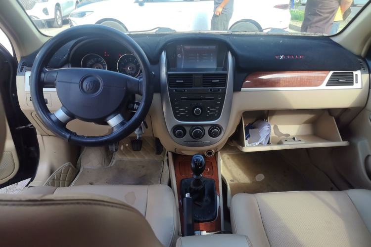 Used Buick Excelle 2011 1.6 LE-AT Center Console