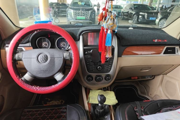 Used Buick Excelle 2011 1.6 LE-MT Center Console