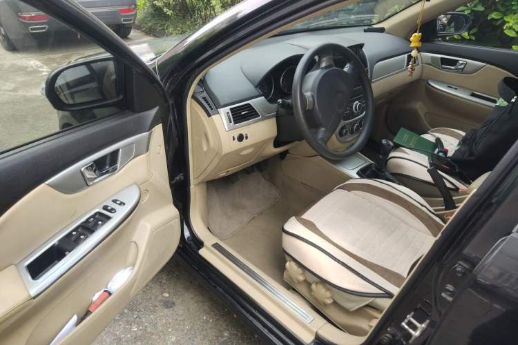 Used Buick Excelle 2011 1.6 LE-MT Driver Seat