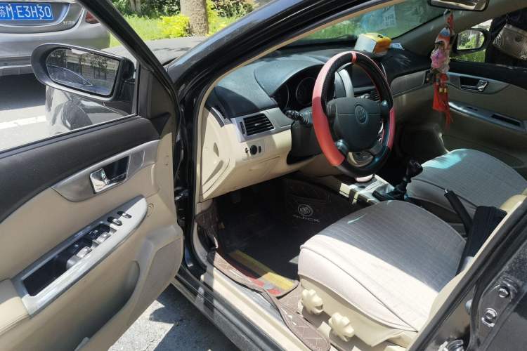 Used Buick Excelle 2011 1.6 LX-MT Driver Seat