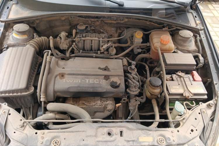 Used Buick Excelle 2011 1.6 LX-MT Engine Bay