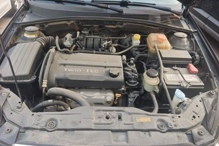 Used Buick Excelle 2011 1.6 LE-MT Engine Bay