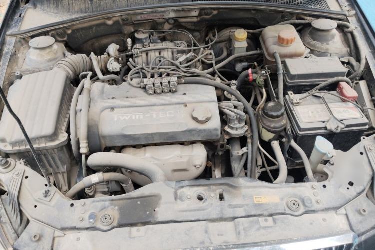 Used Buick Excelle 2011 1.6 LE-MT Engine Bay