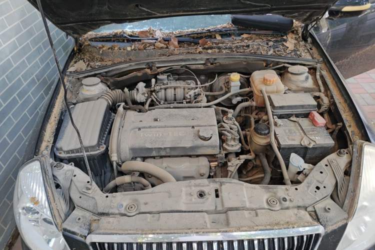 Used Buick Excelle 2011 1.6 LE-MT Engine Bay