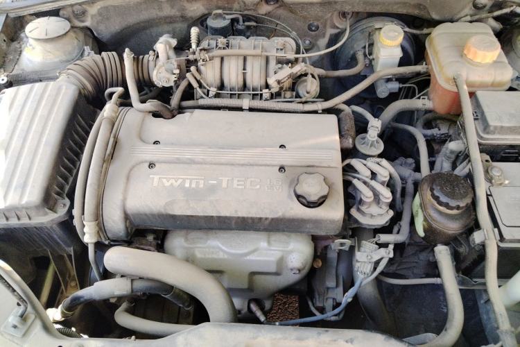 Used Buick Excelle 2011 1.6 LE-MT Engine Bay