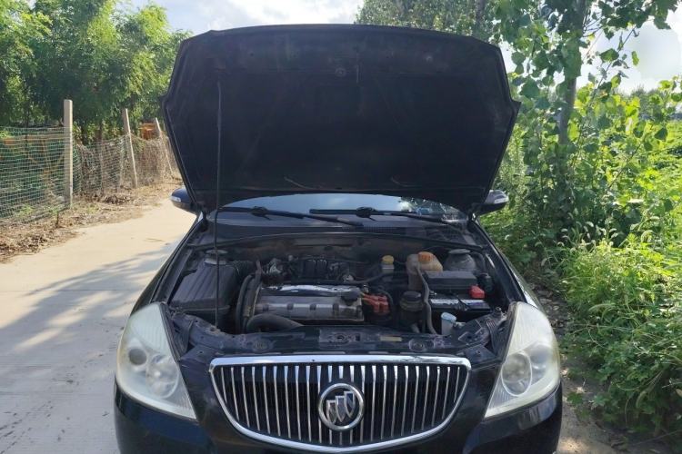 Used Buick Excelle 2011 1.6 LE-AT Engine Bay