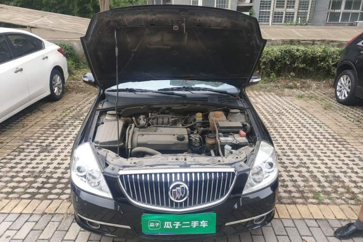 Used Buick Excelle 2011 1.6 LE-MT Engine Bay