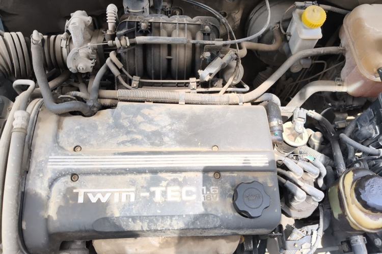 Used Buick Excelle 2011 1.6 LE-MT Engine Bay
