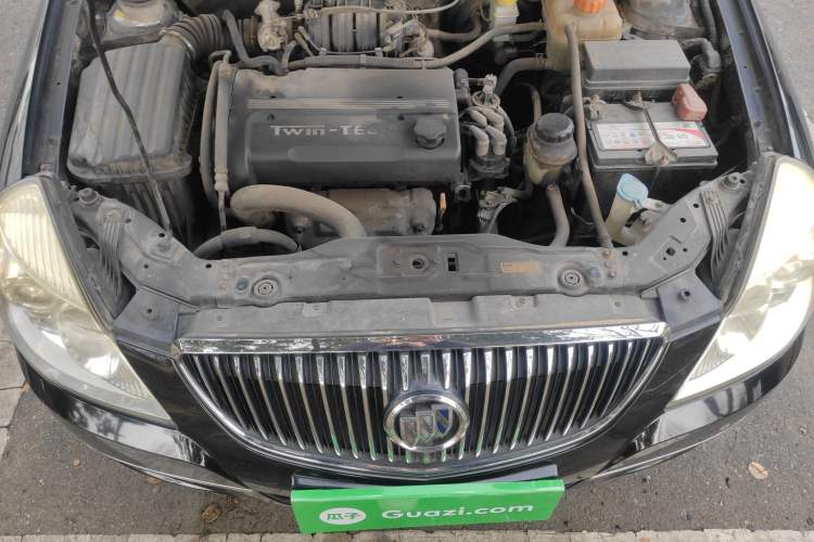 Used Buick Excelle 2011 1.6 LX-MT Engine Bay