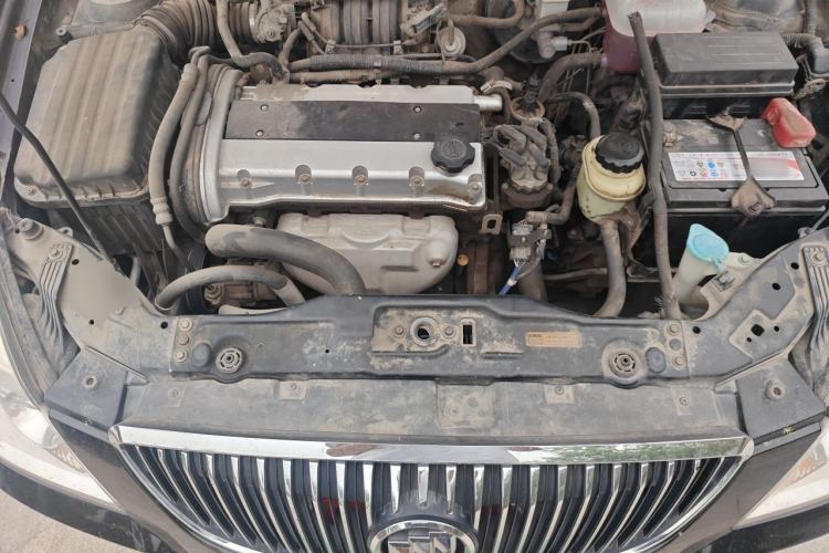 Used Buick Excelle 2011 1.6 LX-MT Engine Bay