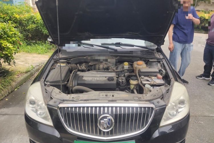Used Buick Excelle 2011 1.6 LE-MT Engine Bay