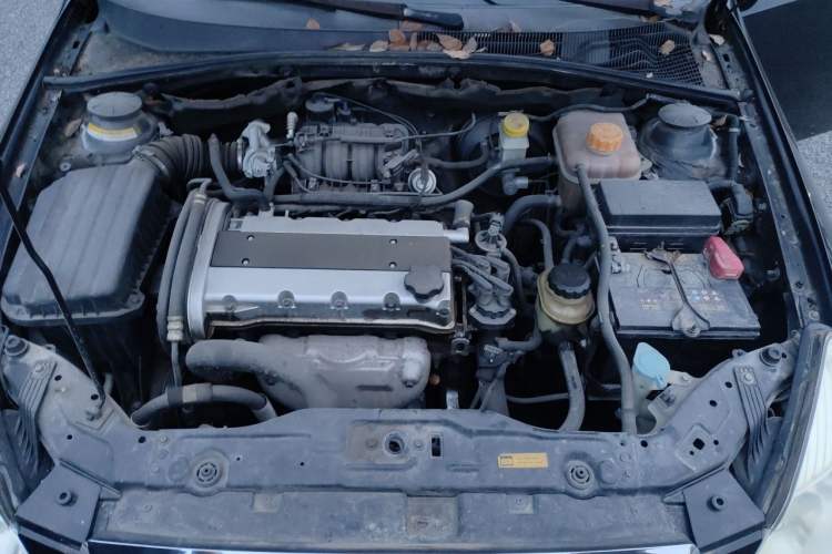 Used Buick Excelle 2011 1.6 LX-MT Engine Bay