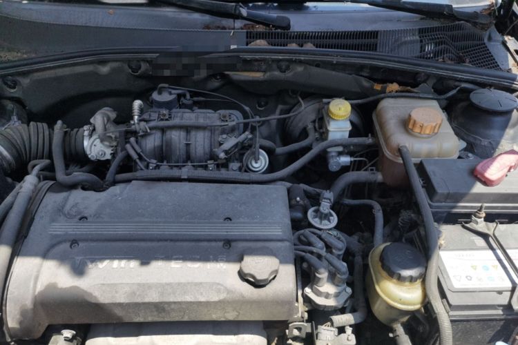 Used Buick Excelle 2011 1.6 LX-MT Engine Bay