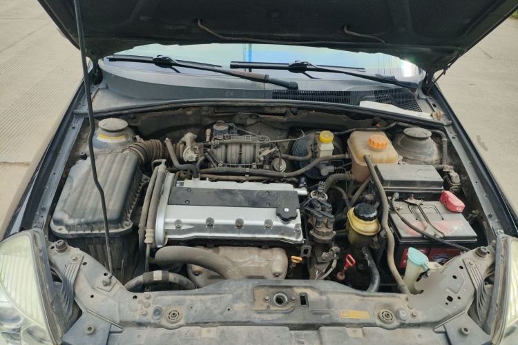 Used Buick Excelle 2011 1.6 LX-MT Engine Bay