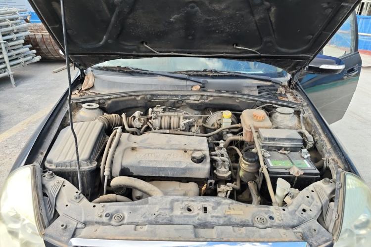 Used Buick Excelle 2011 1.6 LX-MT Engine Bay