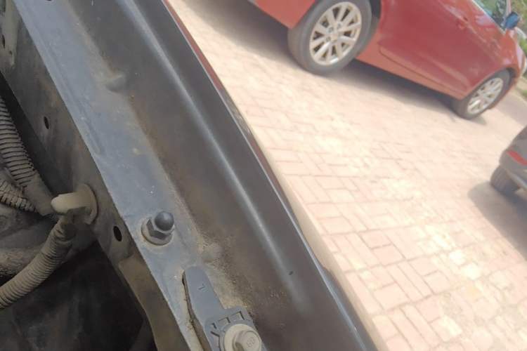 Used Buick Excelle 2011 1.6 LE-MT Engine Bay Left