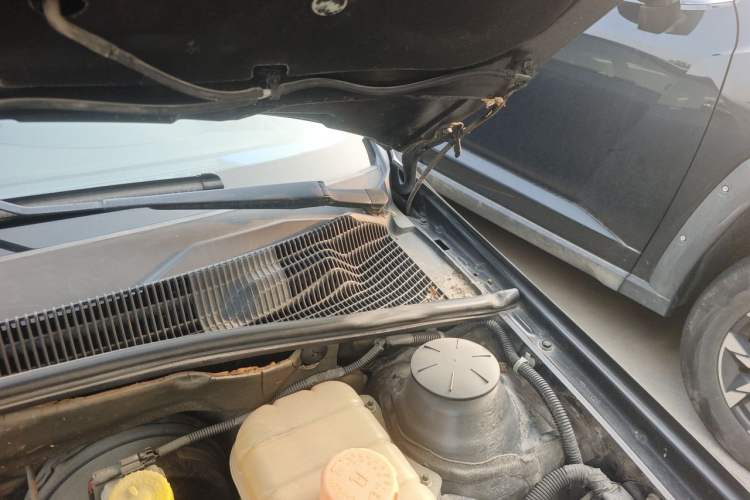 Used Buick Excelle 2011 1.6 LE-MT Engine Bay Left