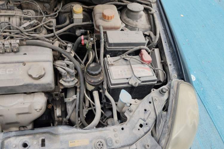 Used Buick Excelle 2011 1.6 LE-MT Engine Bay Left
