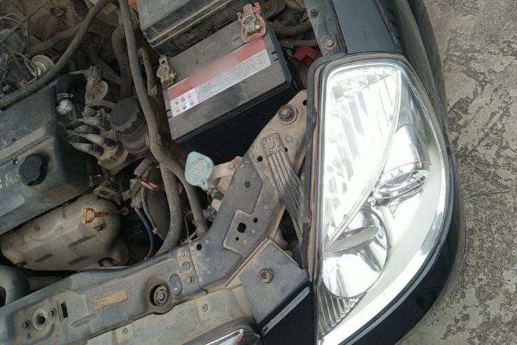 Used Buick Excelle 2011 1.6 LE-AT Engine Bay Left