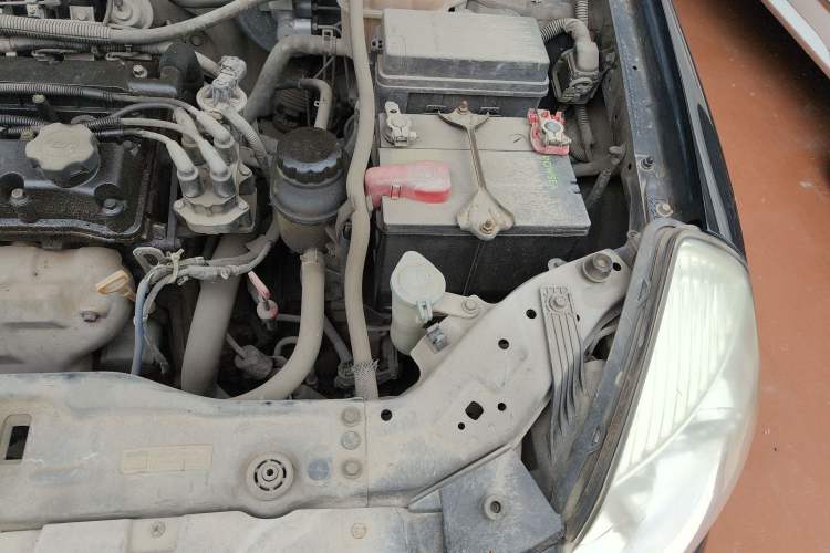Used Buick Excelle 2011 1.6 LE-AT Engine Bay Left