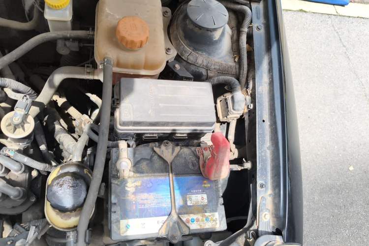 Used Buick Excelle 2011 1.6 LE-MT Engine Bay Left