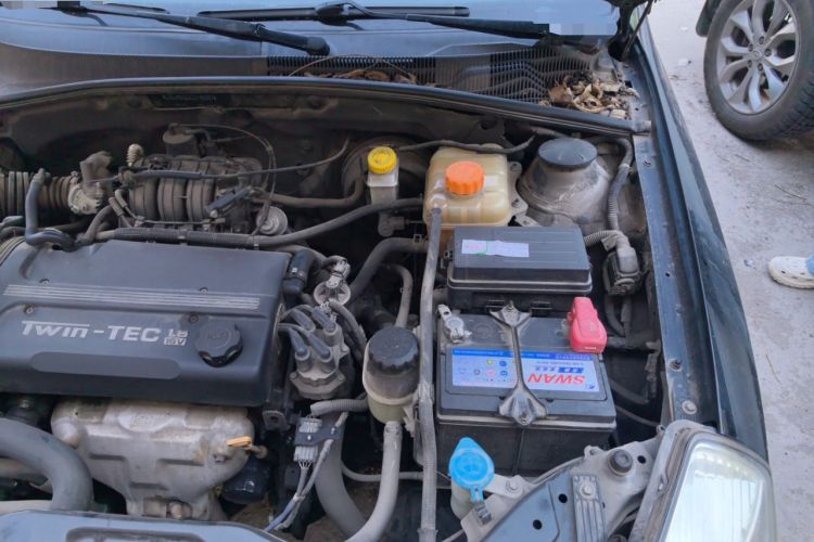 Used Buick Excelle 2011 1.6 LE-MT Engine Bay Left