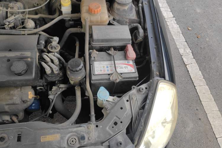 Used Buick Excelle 2011 1.6 LX-MT Engine Bay Left