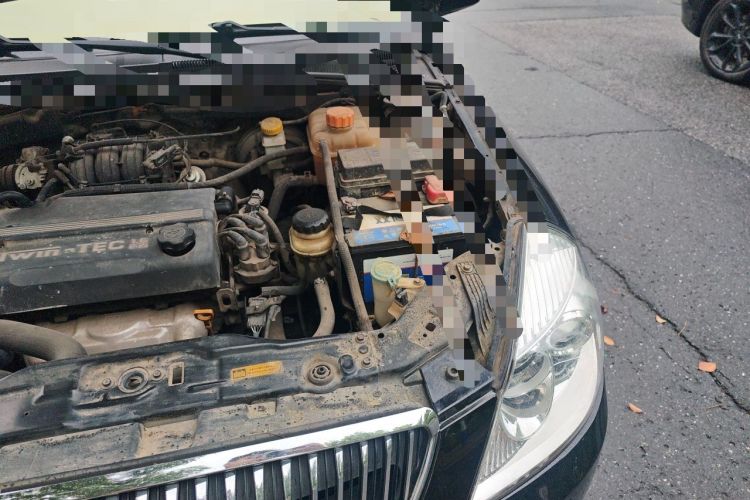 Used Buick Excelle 2011 1.6 LE-MT Engine Bay Left